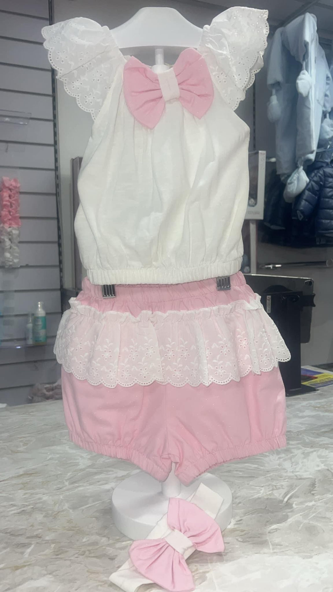 Pink and white 3 piece short suit 0437