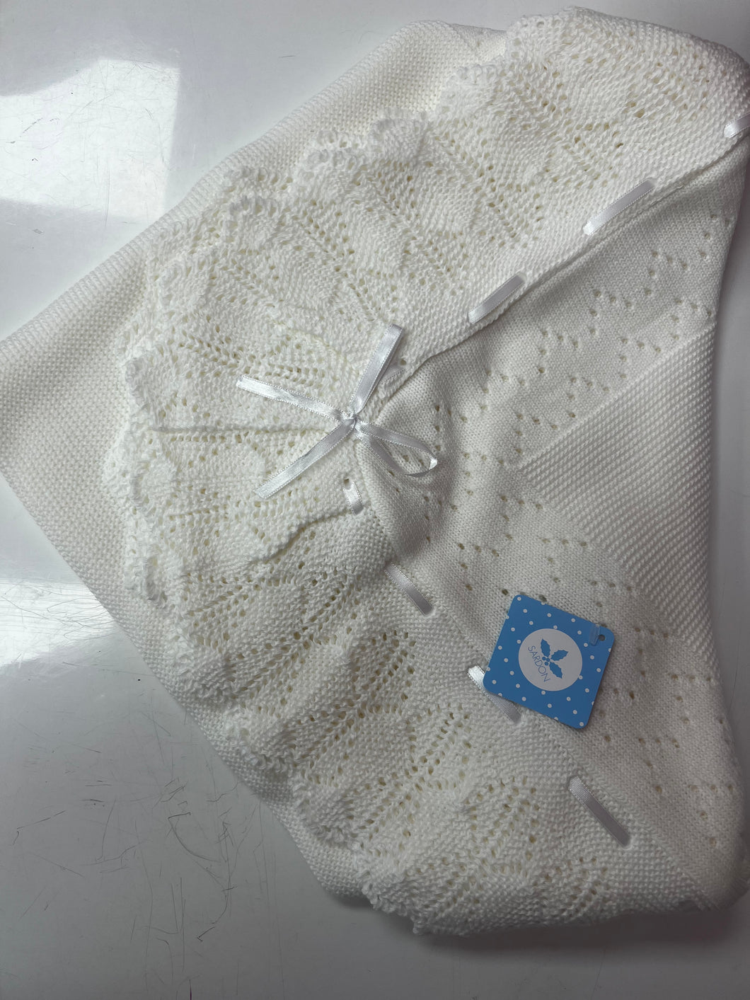 Sardon white knitted shawl with frill trim 851